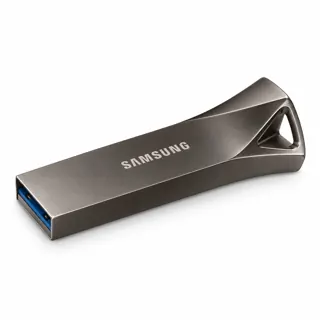 Illustration générée par IA de la clé Samsung BAR Plus gris titane avec œillet et connecteur USB-A sur fond blanc