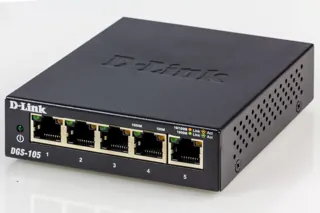 Switch D-Link DGS-105 noir, prises RJ45 en façade et aérations latérales