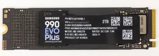 SSD Samsung 990 EVO Plus noir sans dissipateur, marquage 2TB visible sur l’étiquette