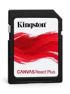 Illustration générée par IA d’une carte SD grand format Kingston Canvas React Plus V90, boîtier noir et étiquette rouge et blanche, sans capacité indiquée