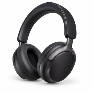 Illustration générée par IA du casque Bose QuietComfort Ultra Headphones (1re génération, 2023), arceau noir rembourré et deux oreillettes noires, sur fond blanc
