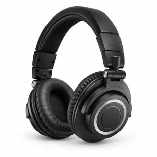 Illustration générée par IA du casque Audio-Technica ATH-M50xBT2, arceau noir rembourré et deux oreillettes noires, sur fond blanc