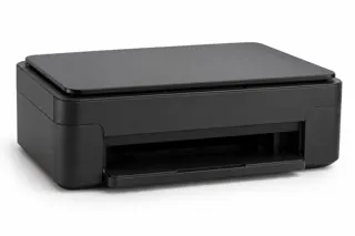 Illustration générée de famille : imprimante multifonction noire à capot de scanner fermé sans chargeur de documents sur fond blanc ; pas la photo exacte de Epson EcoTank ET-8550, aucune fonction ou accessoire déduit du visuel