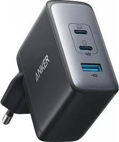 Chargeur Anker 736 noir, vue de trois quarts avec sa face à trois ports