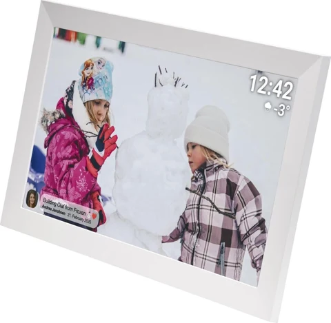 Cadre photo Denver PFF-1504W blanc vu de trois quarts, affichant une photo en extérieur